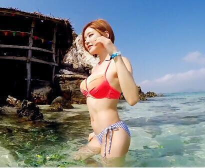 韩国视频博主vlog美女拍摄健身度假泳池海滩比基尼视频合集（710集）女仆装+过膝丝袜白色